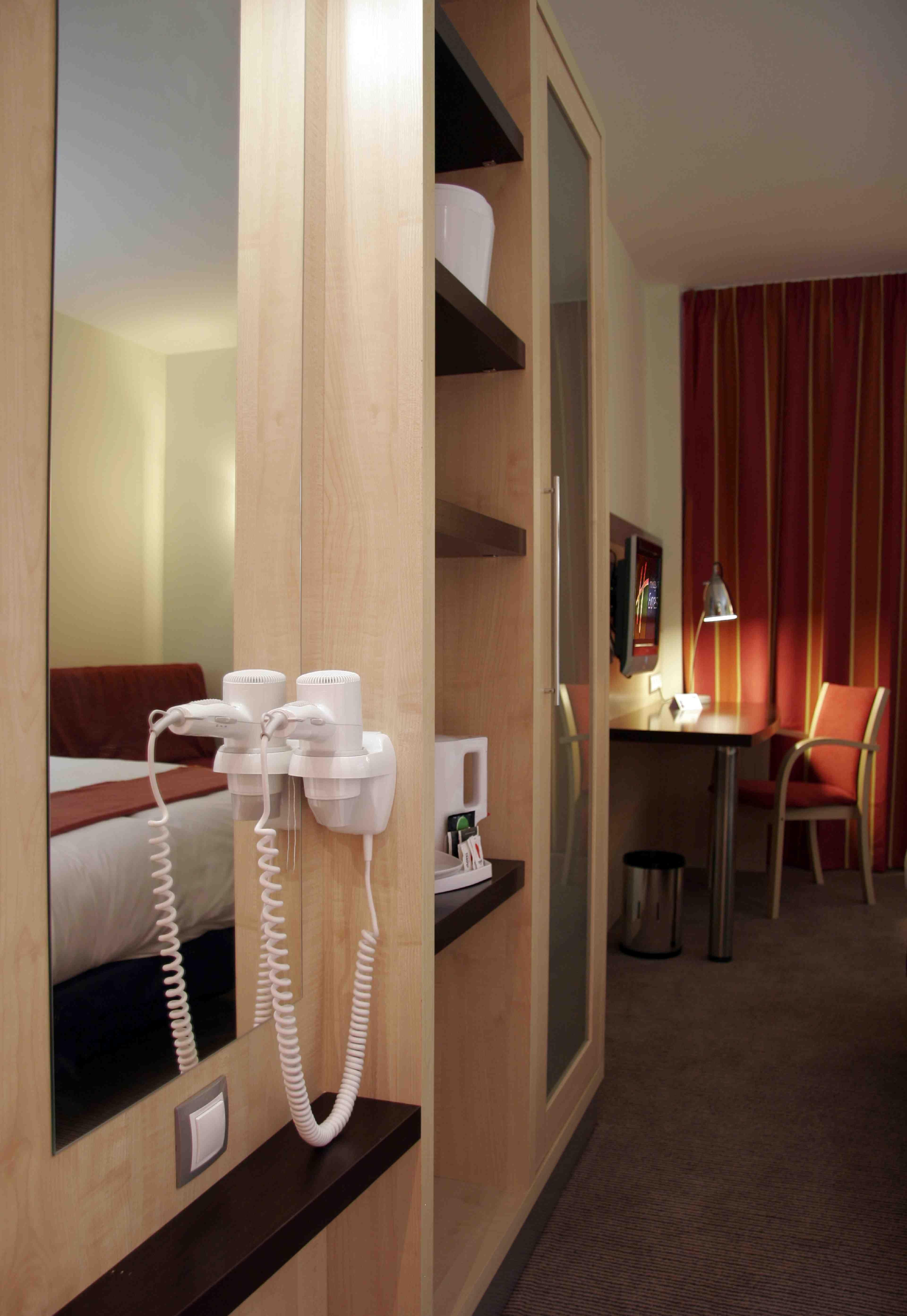 Holiday Inn Express Alcobendas By Ihg Phòng bức ảnh