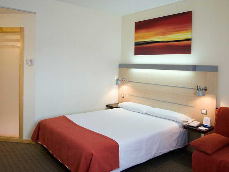 Holiday Inn Express Alcobendas By Ihg Phòng bức ảnh