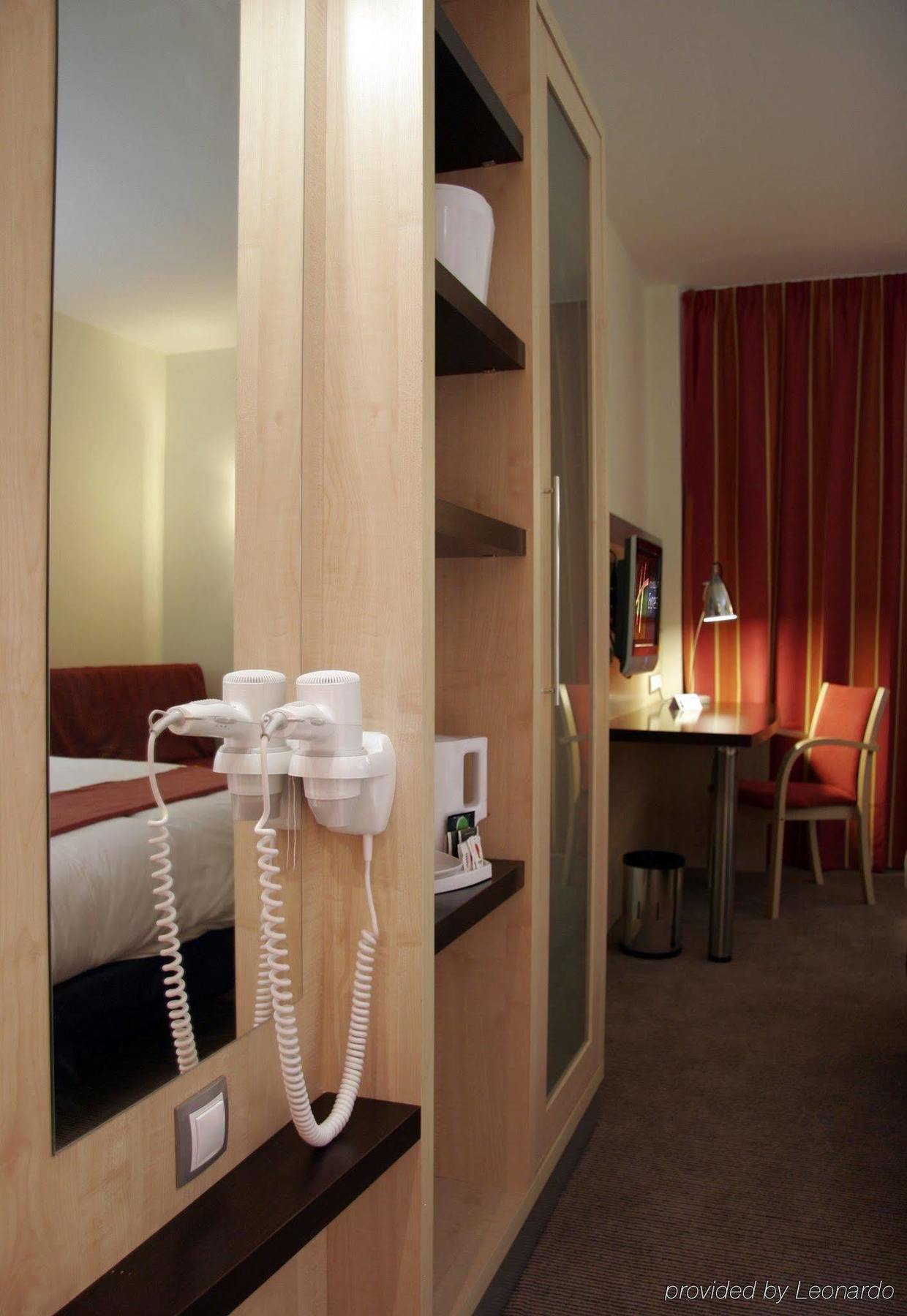 Holiday Inn Express Alcobendas By Ihg Phòng bức ảnh